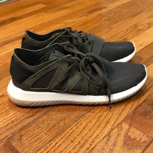 Women’s Adidas tubular viral 7.5